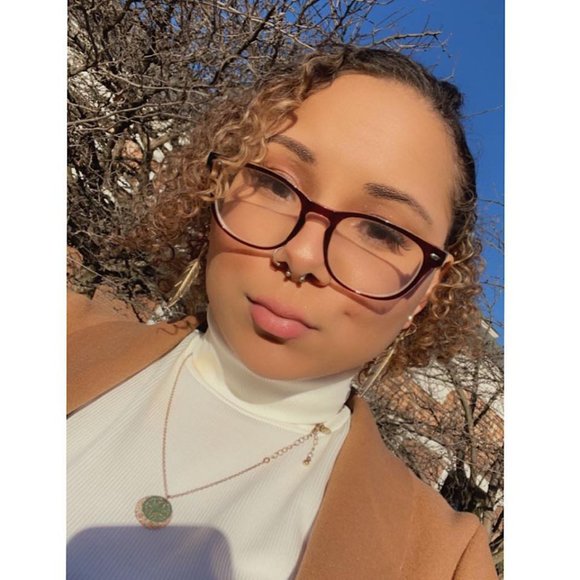 Meet your Posher, Monique - Picture 1 of 4